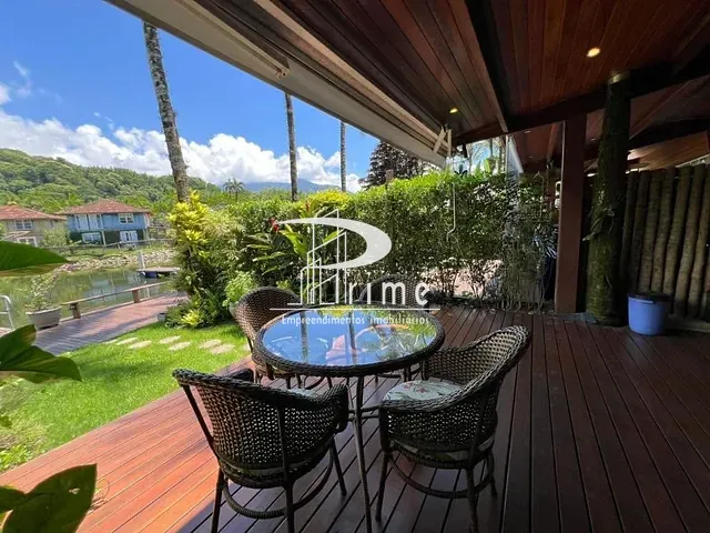 Casa com 200m² 4 quartos e 6 banheiros, à venda, no bairro Frade (Cunhambebe) em Angra dos Reis