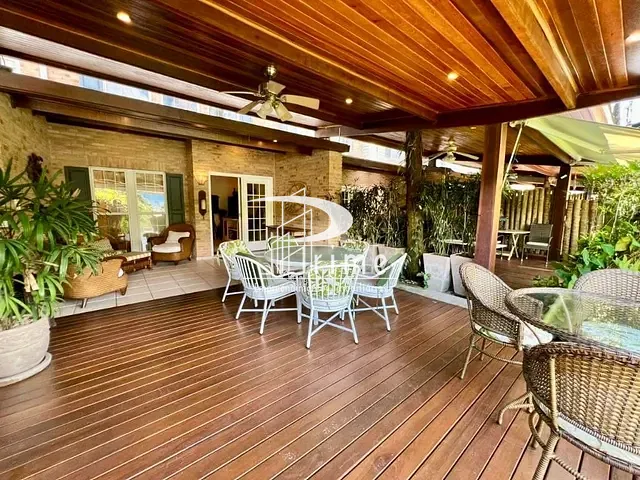 Casa com 200m² 4 quartos e 6 banheiros, à venda, no bairro Frade (Cunhambebe) em Angra dos Reis