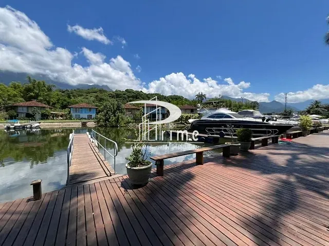 Casa com 200m² 4 quartos e 6 banheiros, à venda, no bairro Frade (Cunhambebe) em Angra dos Reis