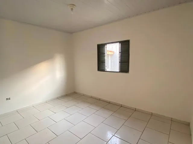 Casa 2 quartos e 1 banheiro, para alugar, no bairro Mantiqueira em Extrema