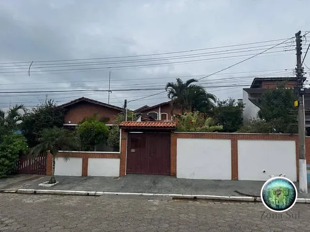 Casa 4 quartos e 6 banheiros, à venda, no bairro Parque Balneário Oasis em Peruíbe