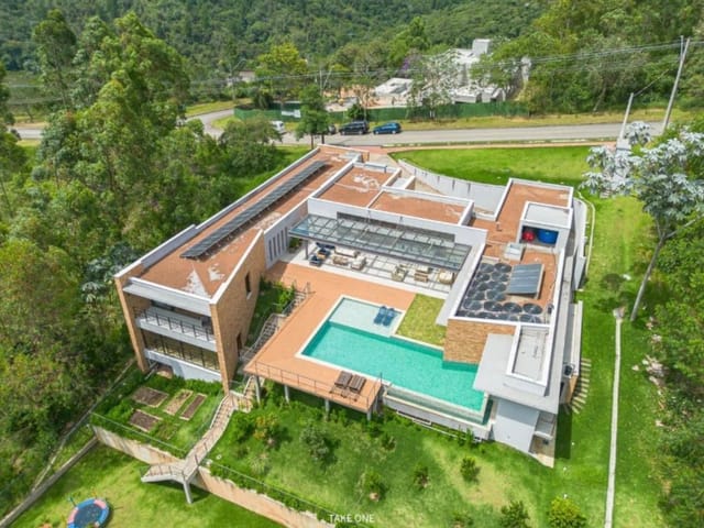 Casa com 2512m² 5 quartos e 7 banheiros, à venda, no bairro Eco Park em Araçariguama