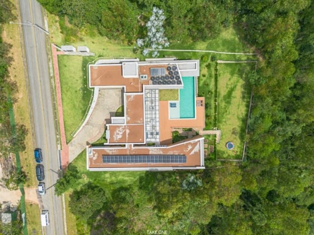 Casa com 2512m² 5 quartos e 7 banheiros, à venda, no bairro Eco Park em Araçariguama