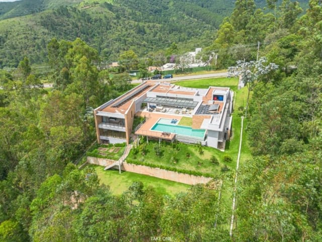 Casa com 2512m² 5 quartos e 7 banheiros, à venda, no bairro Eco Park em Araçariguama
