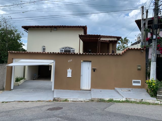 Casa com 518m² 5 quartos e 2 banheiros, para alugar, no bairro Cajueiros em Macaé