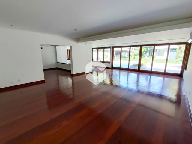 Casa com 1800m² 6 quartos e 8 banheiros, à venda, no bairro Barra da Tijuca em Rio de Janeiro