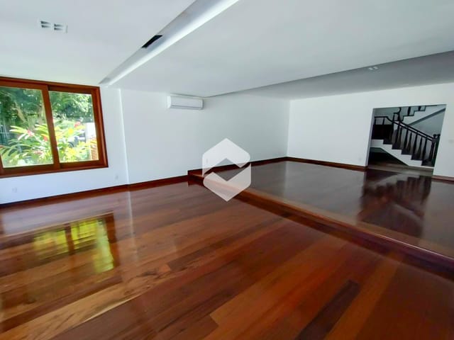 Casa com 1800m² 6 quartos e 8 banheiros, à venda, no bairro Barra da Tijuca em Rio de Janeiro