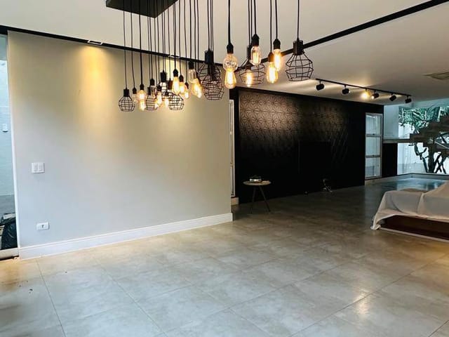 Casa 3 quartos e 5 banheiros, para alugar, no bairro Royal Park Residence em Londrina