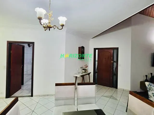 Casa com 360m² 4 quartos e 2 banheiros, para alugar, no bairro Jardim das Colinas em São José dos Campos