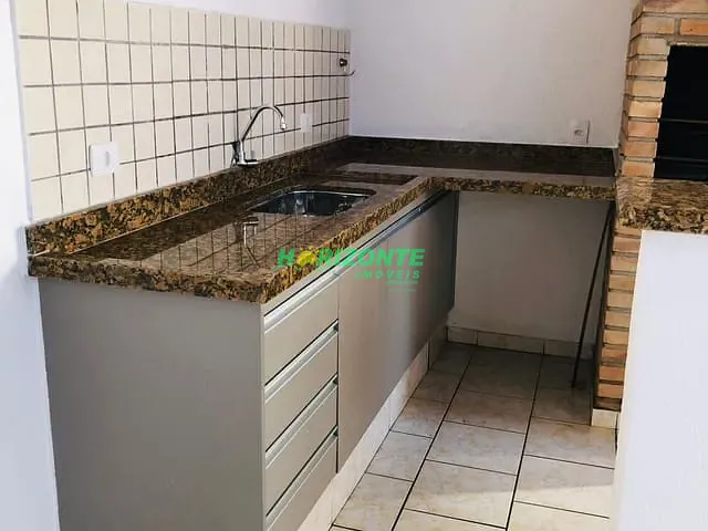 Casa com 360m² 4 quartos e 2 banheiros, para alugar, no bairro Jardim das Colinas em São José dos Campos