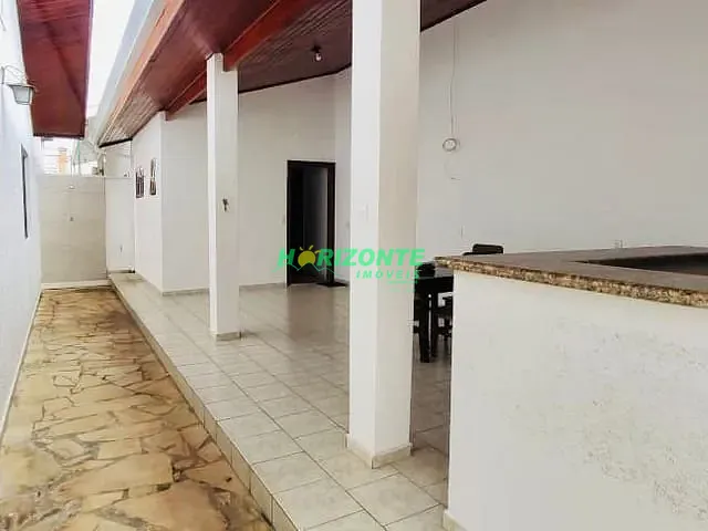 Casa com 360m² 4 quartos e 2 banheiros, para alugar, no bairro Jardim das Colinas em São José dos Campos