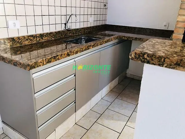 Casa com 360m² 4 quartos e 2 banheiros, para alugar, no bairro Jardim das Colinas em São José dos Campos