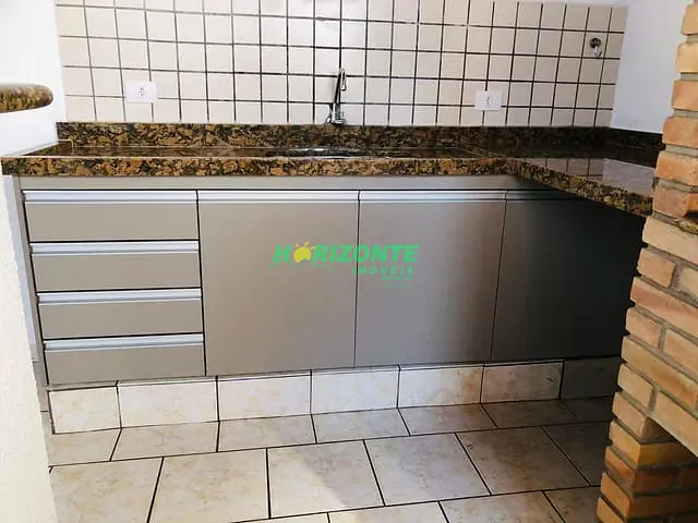 Casa com 360m² 4 quartos e 2 banheiros, para alugar, no bairro Jardim das Colinas em São José dos Campos