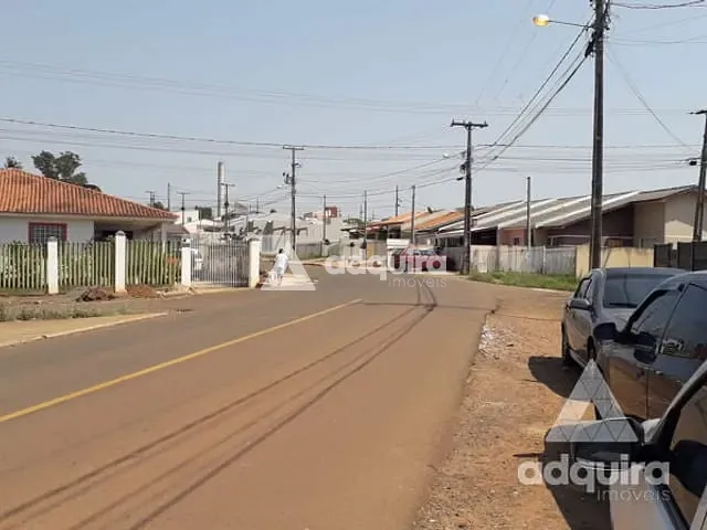 Sobrado 3 quartos e 2 banheiros, à venda, no bairro Contorno em Ponta Grossa
