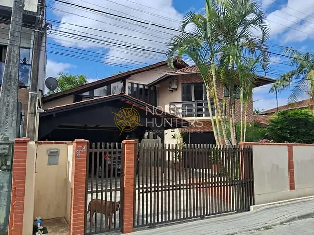 Casa com 190m² 3 quartos e 3 banheiros, à venda, no bairro Santo Antônio em Joinville