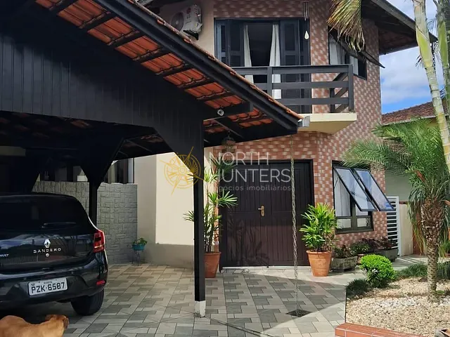 Casa com 190m² 3 quartos e 3 banheiros, à venda, no bairro Santo Antônio em Joinville