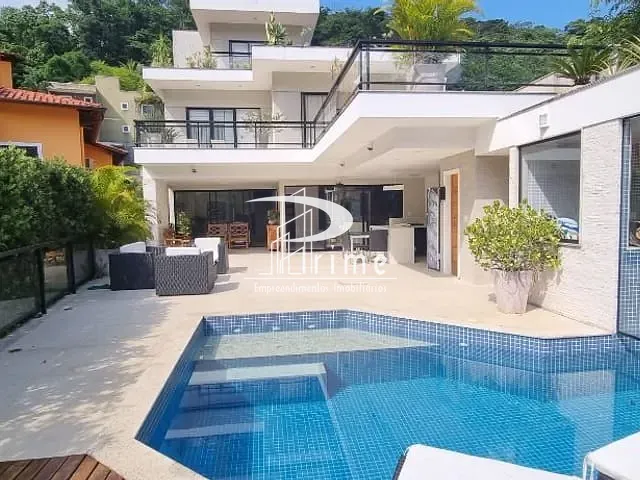 Casa com 900m² 6 quartos e 8 banheiros, à venda, no bairro Engenho do Mato em Niterói