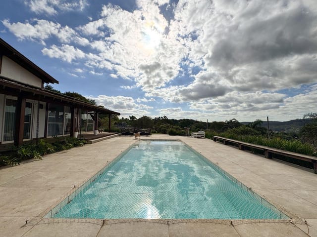 Casa com 2706m² 3 quartos e 5 banheiros, à venda ou para alugar, no bairro Vila Velha em Santana de Parnaíba