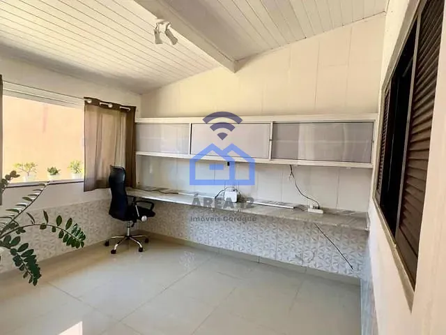Casa com 300m² 2 quartos e 3 banheiros, à venda, no bairro Loteamento Sato em Caraguatatuba