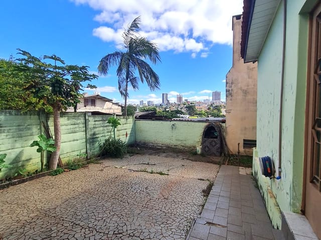 Casa com 216m² 3 quartos e 1 banheiro, à venda, no bairro Uvaranas em Ponta Grossa