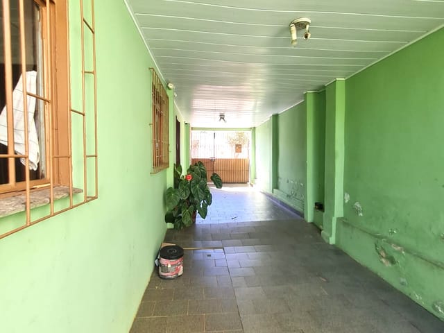 Casa com 216m² 3 quartos e 1 banheiro, à venda, no bairro Uvaranas em Ponta Grossa