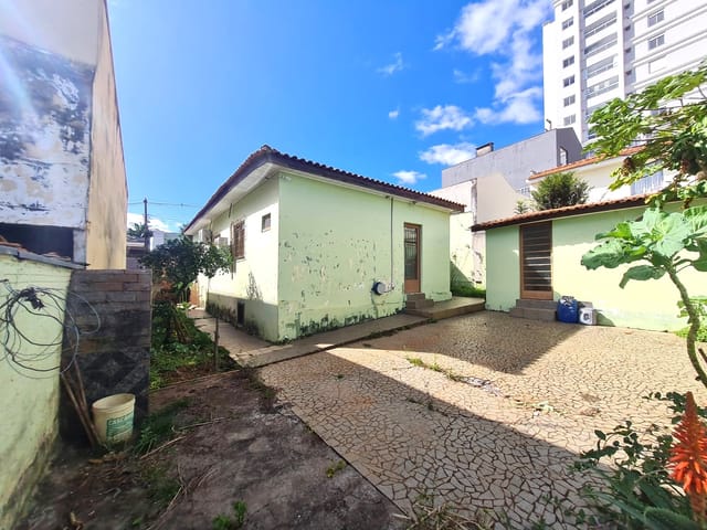 Casa com 216m² 3 quartos e 1 banheiro, à venda, no bairro Uvaranas em Ponta Grossa