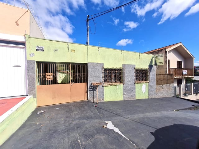 Casa com 216m² 3 quartos e 1 banheiro, à venda, no bairro Uvaranas em Ponta Grossa