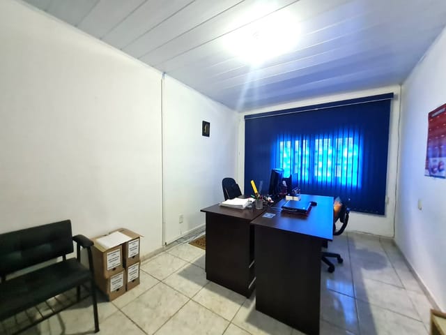 Casa com 216m² 3 quartos e 1 banheiro, à venda, no bairro Uvaranas em Ponta Grossa