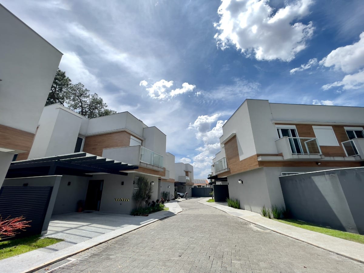 Casa em condomínio para venda com 3 quartos, sendo 3 suítes, 183m²