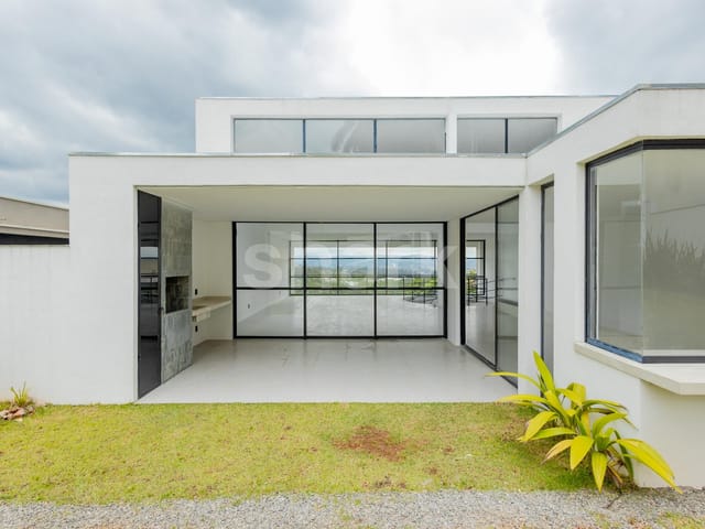 Casa 4 quartos e 5 banheiros, à venda ou para alugar, no bairro Alphaville em Santana de Parnaíba