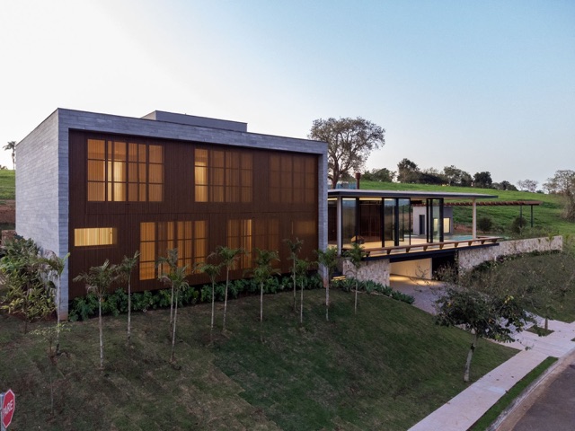 Casa com 1352m² 5 quartos e 4 banheiros, à venda, no bairro Centro em Itatiba