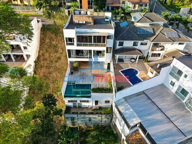 Casa 3 quartos e 6 banheiros, à venda, no bairro Jardim Amália em Volta Redonda