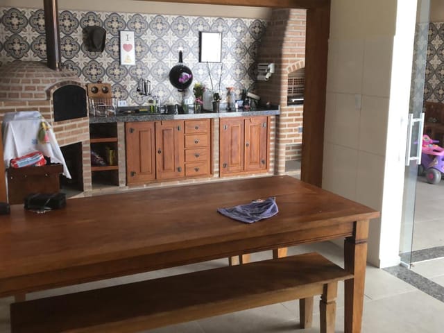 Casa 3 quartos e 5 banheiros, à venda, no bairro Santana em Pindamonhangaba