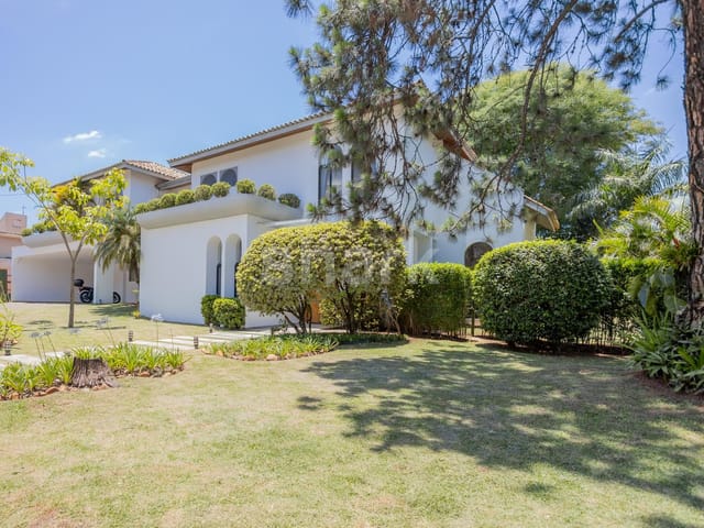 Casa com 959m² 4 quartos e 5 banheiros, à venda ou para alugar, no bairro Alphaville Residencial Dois em Barueri