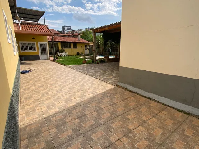 Casa 3 quartos e 2 banheiros, para alugar, no bairro Centro em Extrema
