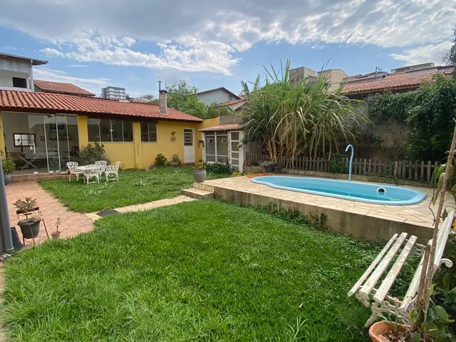 Casa 3 quartos e 2 banheiros, para alugar, no bairro Centro em Extrema