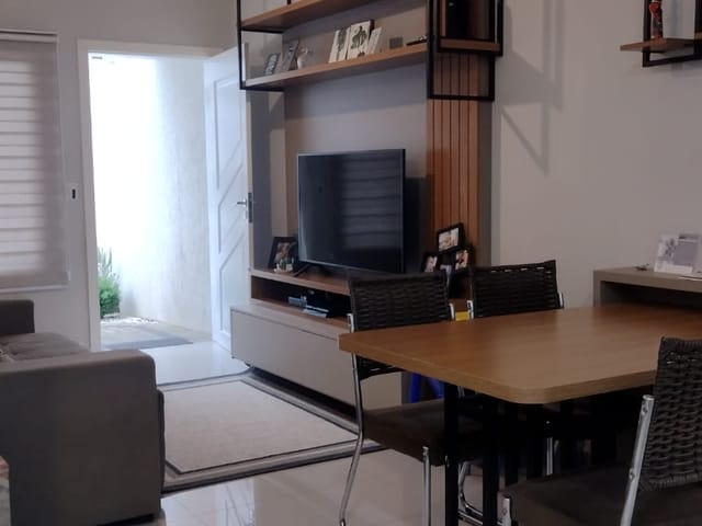 Casa com 100m² 3 quartos e 3 banheiros, à venda, no bairro Jardim Carvalho em Ponta Grossa