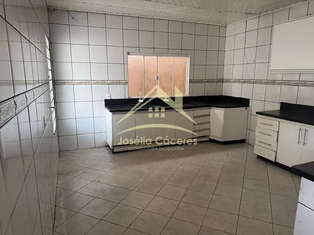 Casa com 325m² 4 quartos e 3 banheiros, à venda, no bairro Cristo Rei em Várzea Grande