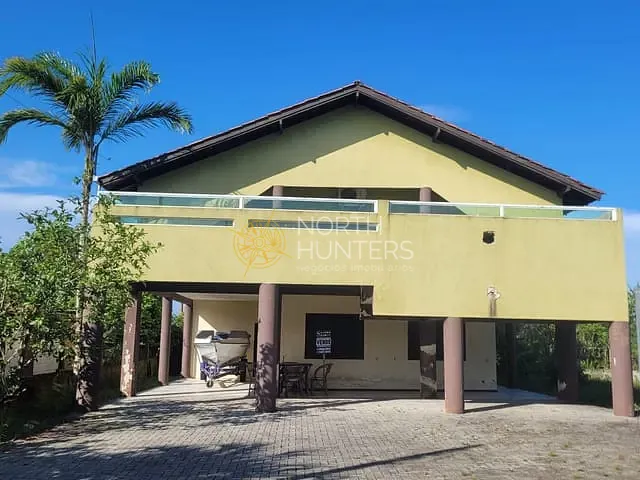 Casa com 190m² 3 quartos e 4 banheiros, à venda, no bairro Costeira em Balneário Barra do Sul