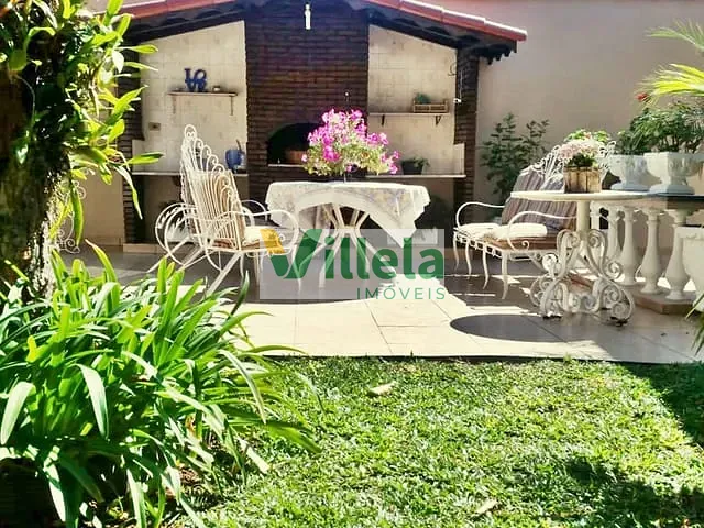 Casa com 300m² 3 quartos e 2 banheiros, à venda, no bairro Centro em Poá