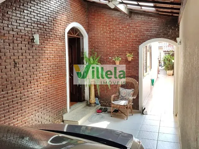 Casa com 300m² 3 quartos e 2 banheiros, à venda, no bairro Centro em Poá