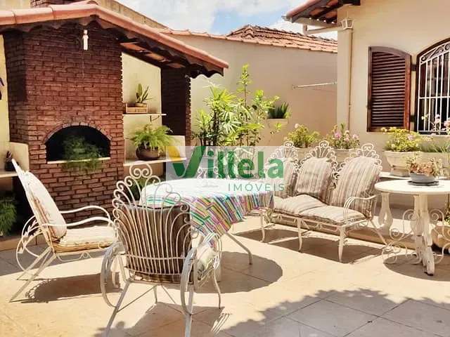 Casa com 300m² 3 quartos e 2 banheiros, à venda, no bairro Centro em Poá