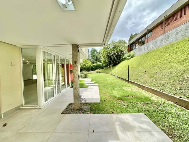 Casa com 1000m² 4 quartos e 5 banheiros, à venda, no bairro Recanto Impla em Carapicuíba