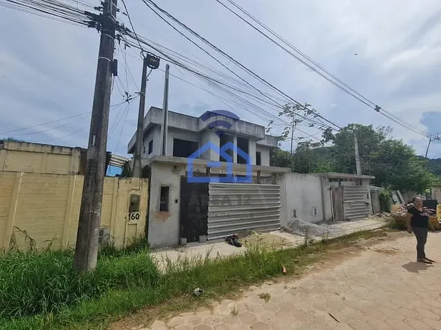 Casa com 248m² 3 quartos e 2 banheiros, à venda, no bairro Capricórnio II em Caraguatatuba