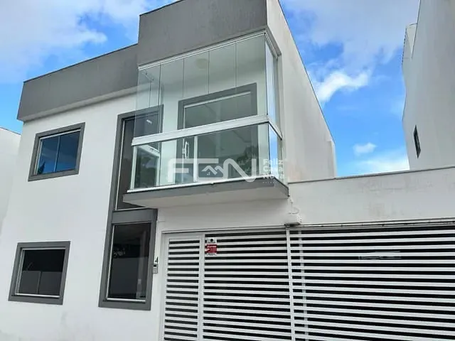 Casa 3 quartos e 4 banheiros, à venda, no bairro Buraquinho em Lauro de Freitas