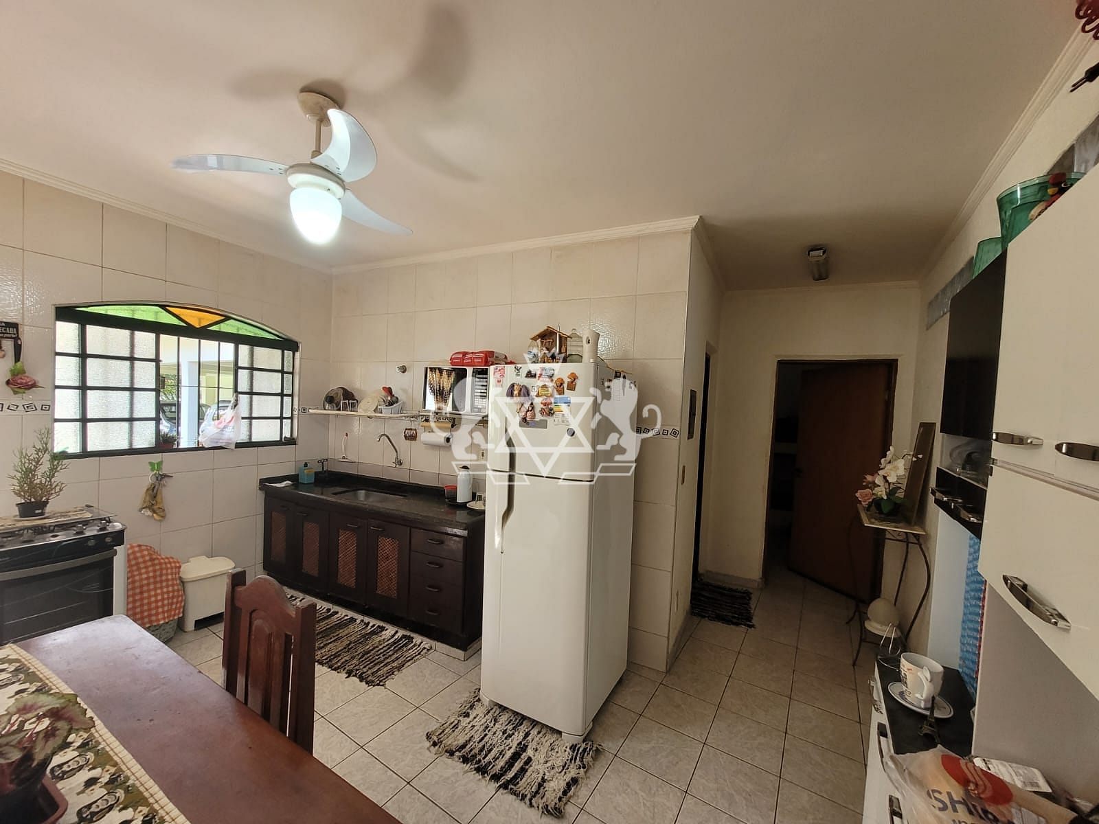 Casa à venda com 3 quartos, 200m² - Foto 2