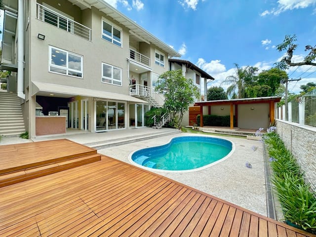 Casa com 503m² 4 quartos e 6 banheiros, à venda, no bairro Aldeia da Fazendinha em Carapicuíba