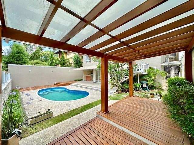 Casa com 503m² 4 quartos e 6 banheiros, à venda, no bairro Aldeia da Fazendinha em Carapicuíba