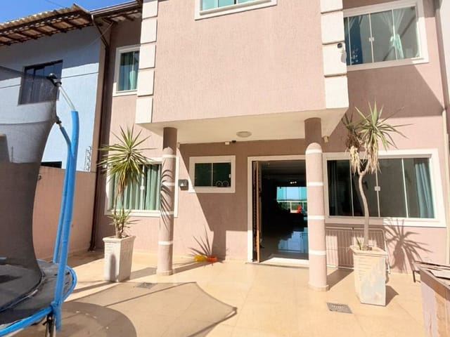 Casa com 480m² 4 quartos e 2 banheiros, à venda, no bairro Lagoa em Macaé