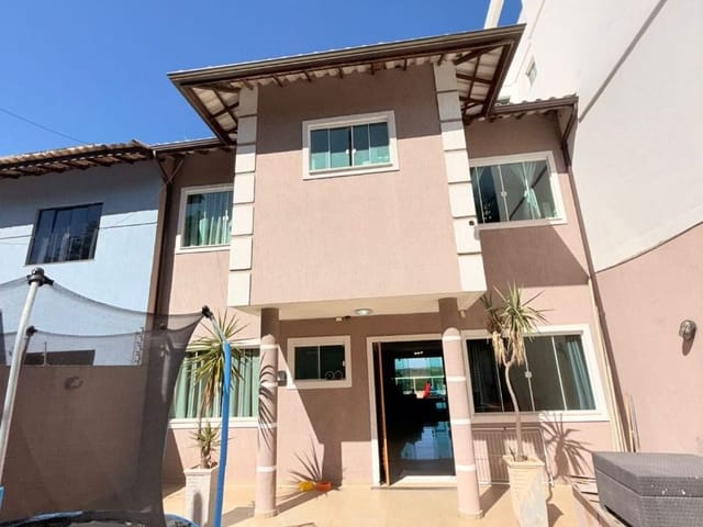 Casa com 480m² 4 quartos e 2 banheiros, à venda, no bairro Lagoa em Macaé